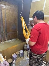 成品金油噴塗作業